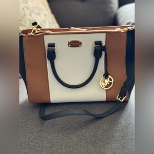 Authentic leather Michael Kors shoulder bag